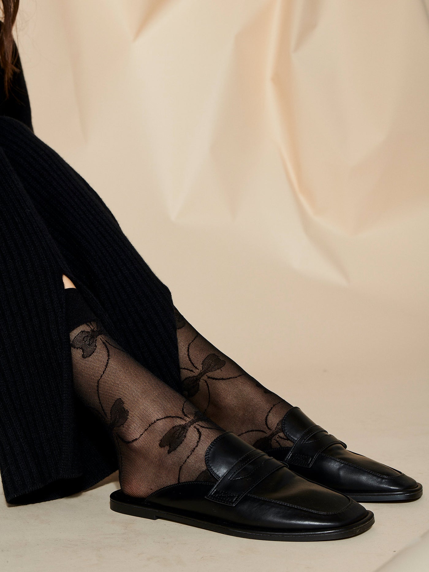 A close up of our Bonny Socks Black. Detailed picture. 