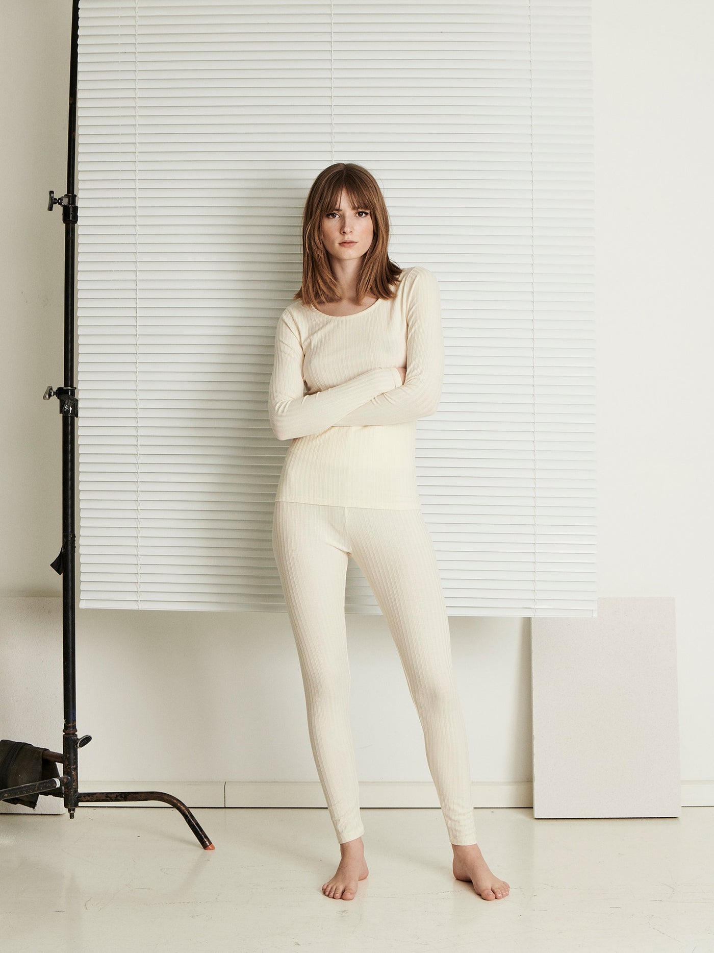 Female wearing our Celine Leggings Creme. Seen from the front.